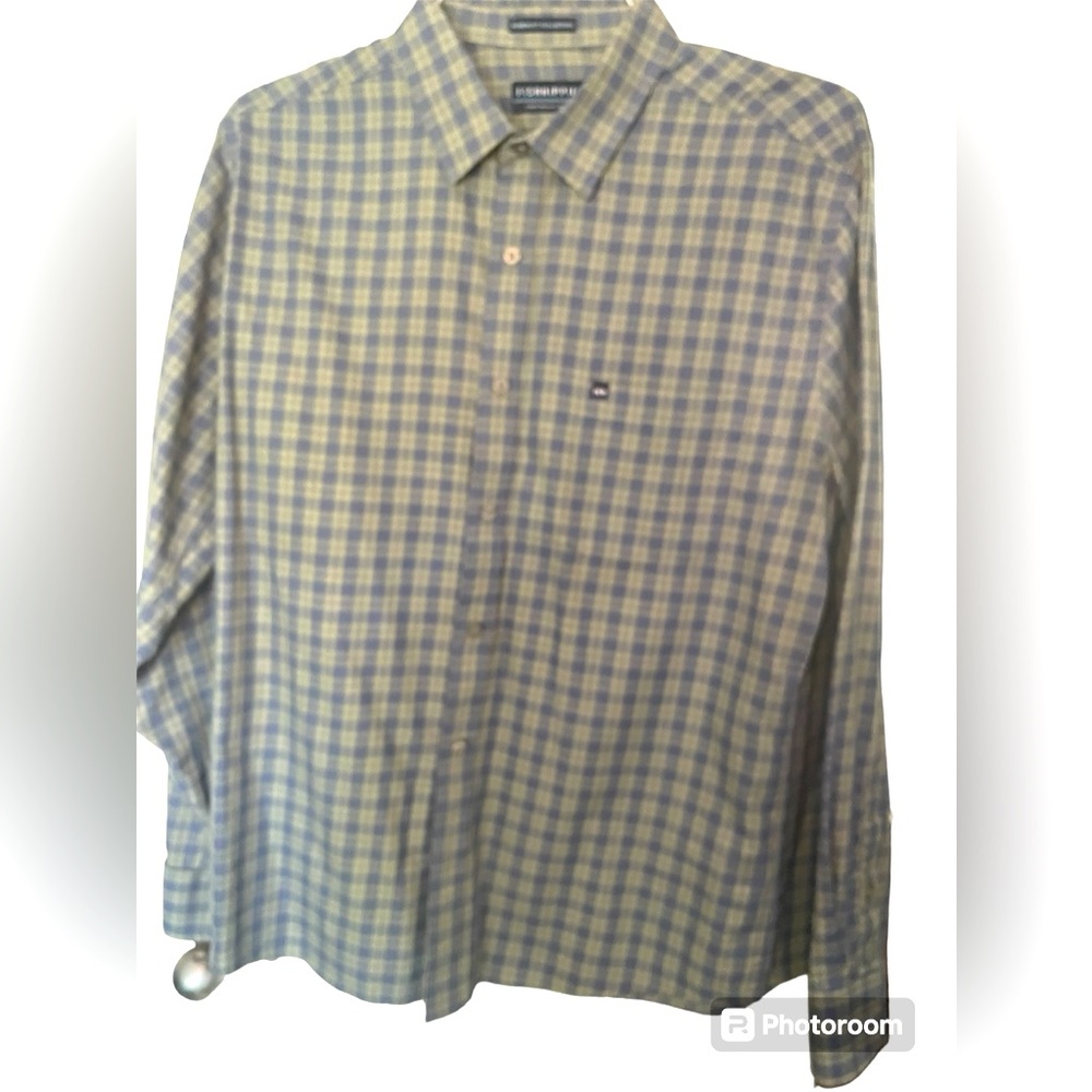 FISH HIPPIE Men’s size Large long sleeve button down plaid shirt.